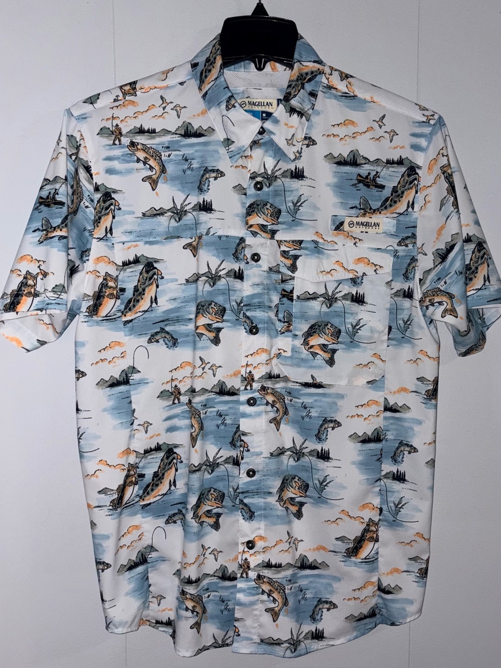 Magellan Outdoors Caddo Lake Fishing Shirt Mens M Fish Print Moisture Wicking